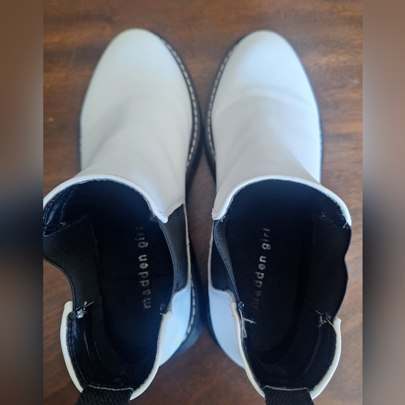 Madden Girl 7.5 White Chelsea Boots - Picture 5 of 5